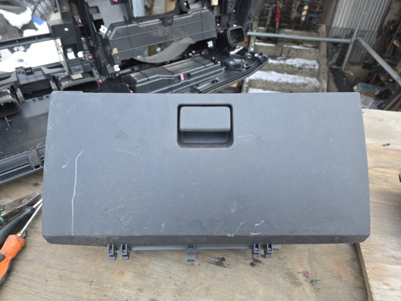 Крышка бардачка Toyota FJ CRUISER GSJ15 1GRFE 2012 (б/у)