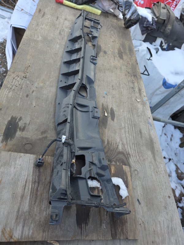 Решетка под лобовое стекло Toyota FJ CRUISER GSJ15 1GRFE 2012 (б/у)