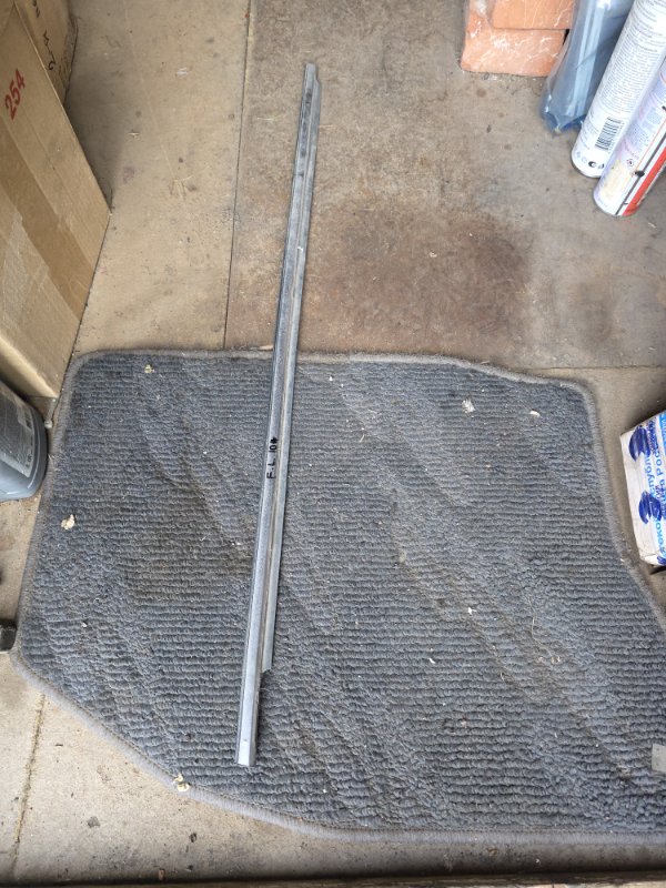 Уплотнительная резинка Toyota LAND CRUISER HDJ101 1HDFTE 2000 передняя левая (б/у)