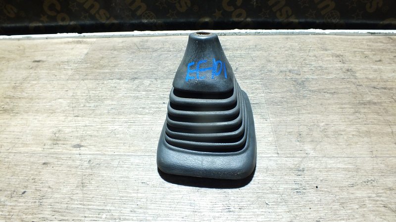 Пыльник рычага переключения скоростей Toyota Sprinter EE101 4EFE (б/у)