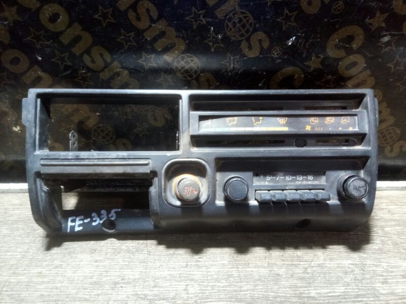Консоль магнитофона Mitsubishi Fuso Canter FE335E 4D32 1991 (б/у)