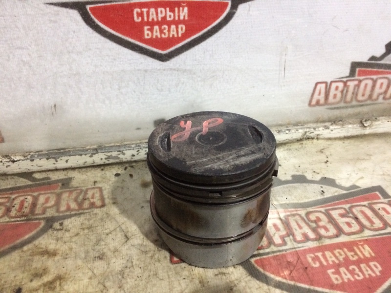 Поршень Урал (б/у) Поршень Урал (б/у)