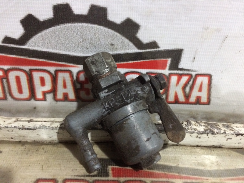 Кран топливный Урал (б/у) Кран топливный Урал (б/у)