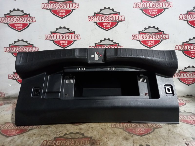 Накладка замка багажника Honda Fit GP5 LEB (б/у)