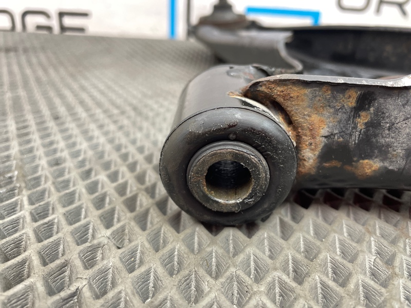 Рычаг передний правый Caliber Рычаг передний правый Caliber
