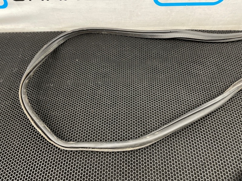 Уплотнитель багажника Mercedes-Benz V-Class W639 272.978 3.5