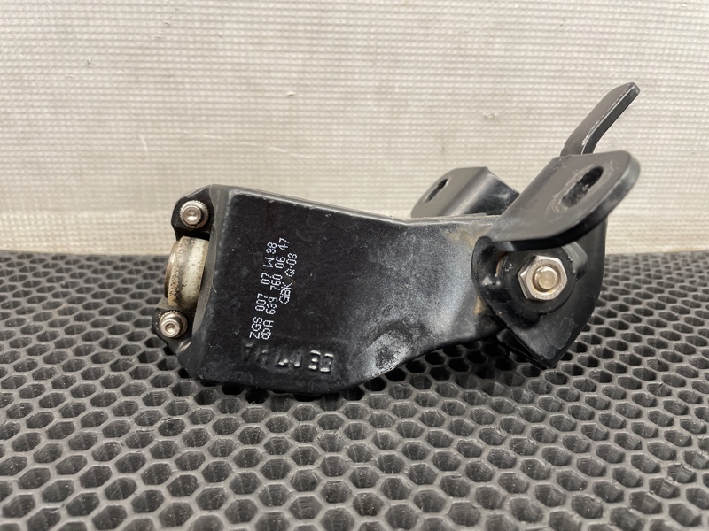 Петля двери задняя левая Mercedes-Benz V-Class W639 272.978 3.5