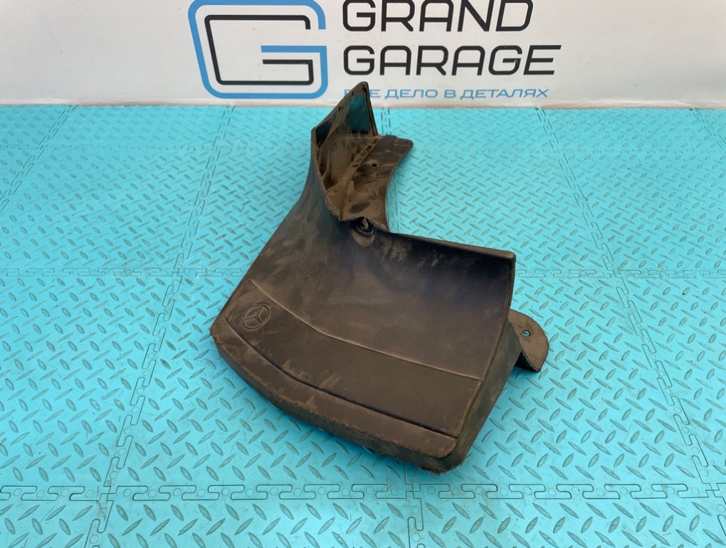 Брызговик задний правый W166