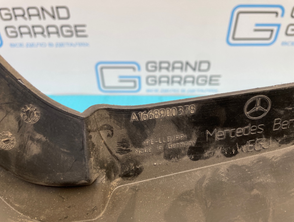 Брызговик задний правый W166