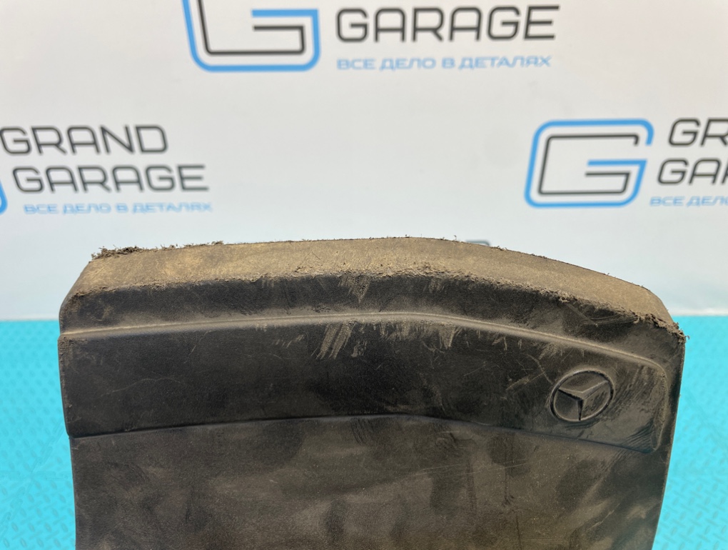 Брызговик задний правый W166