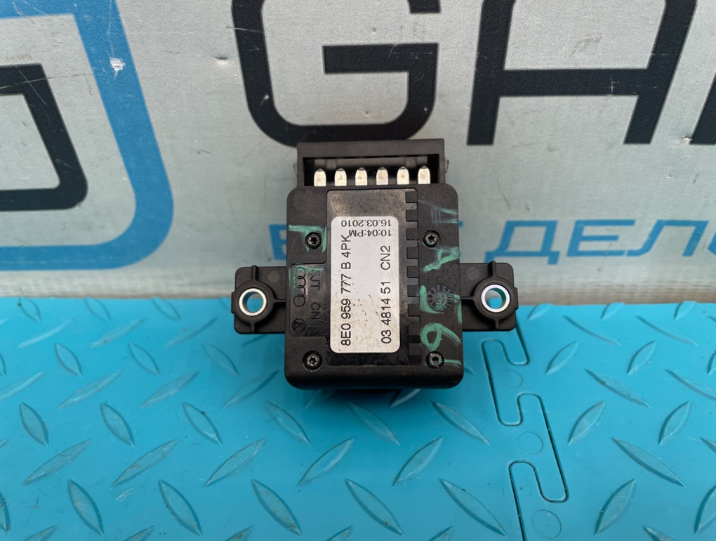 Кнопка передняя Q5 2010 8RB CDNC 2.0