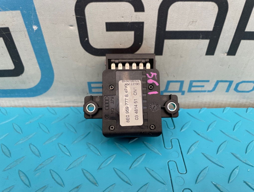 Кнопка передняя Q5 2010 8RB CDNC 2.0