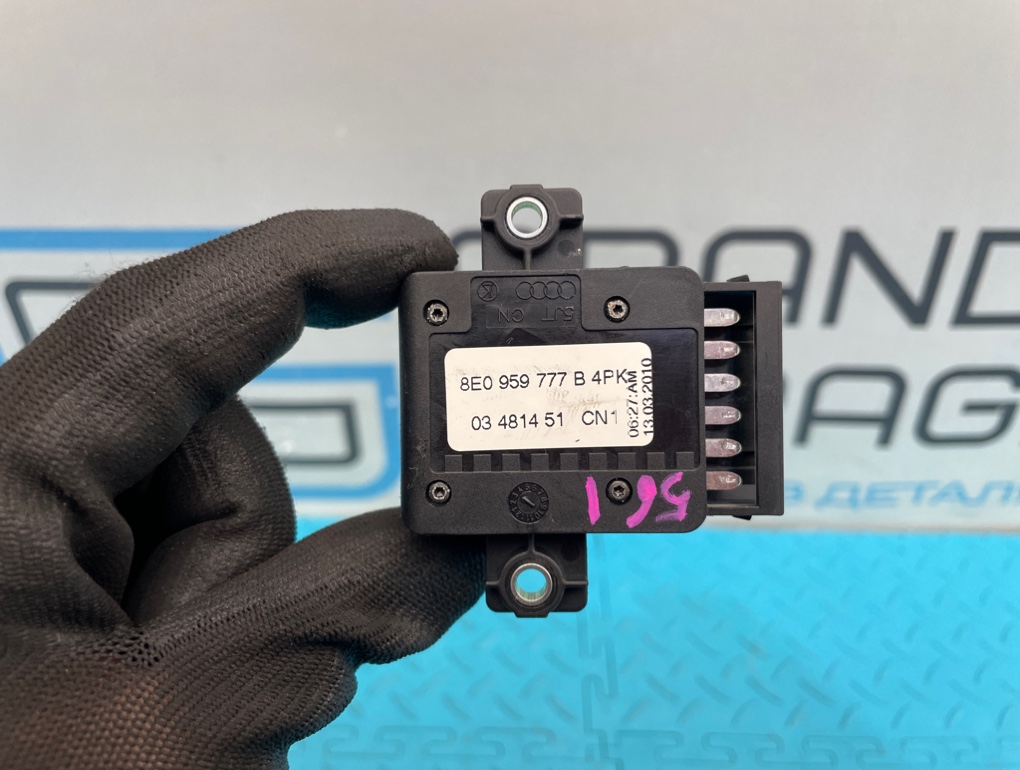Кнопка передняя Q5 2010 8RB CDNC 2.0