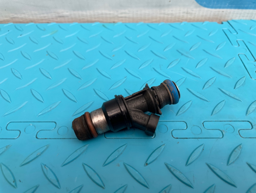 Форсунка топливная H2 2005 GMT820 LQ4 6.0 Форсунка топливная H2 2005 GMT820 LQ4 6.0