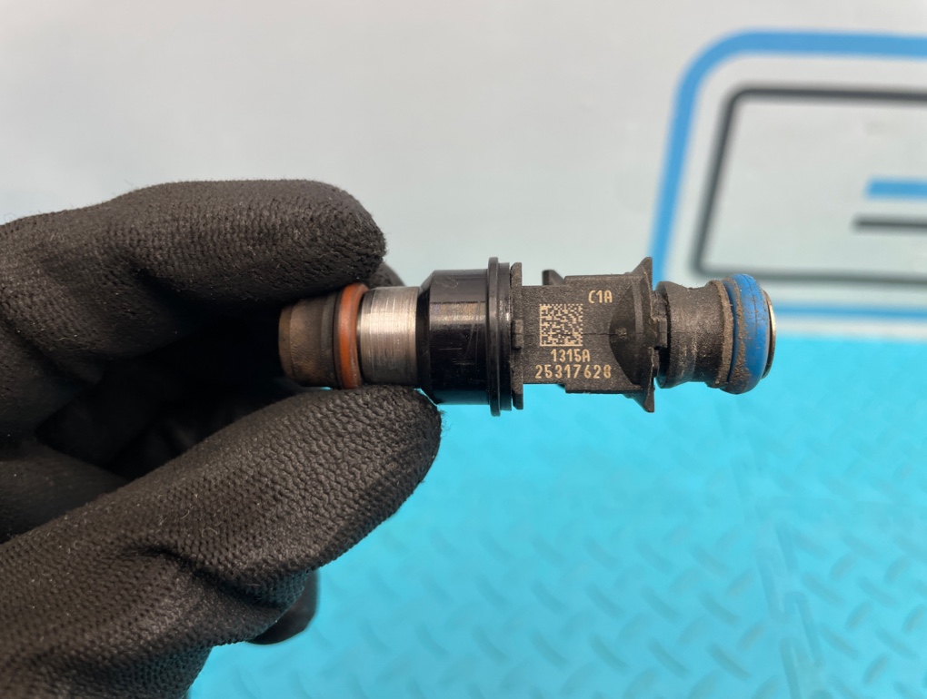 Форсунка топливная H2 2005 GMT820 LQ4 6.0 Форсунка топливная H2 2005 GMT820 LQ4 6.0