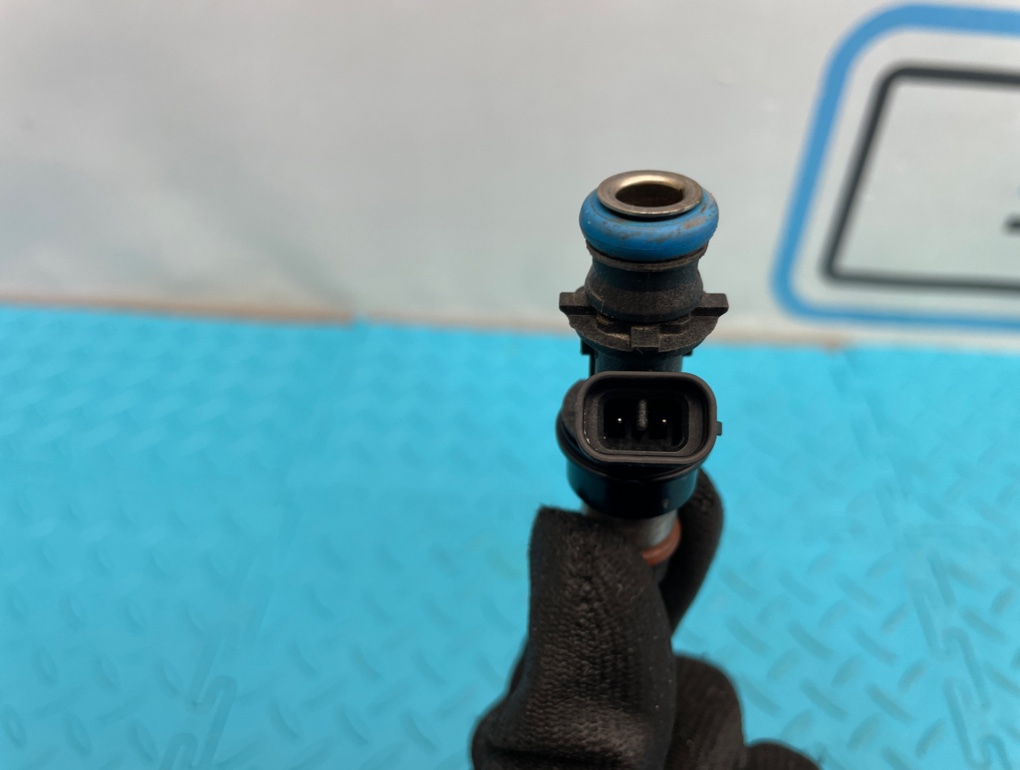 Форсунка топливная H2 2005 GMT820 LQ4 6.0 Форсунка топливная H2 2005 GMT820 LQ4 6.0