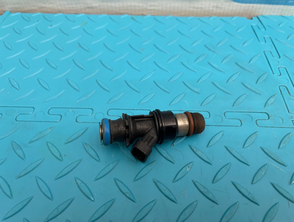 Форсунка топливная Hummer H2 2005 GMT820 LQ4 6.0 25317628 контрактная