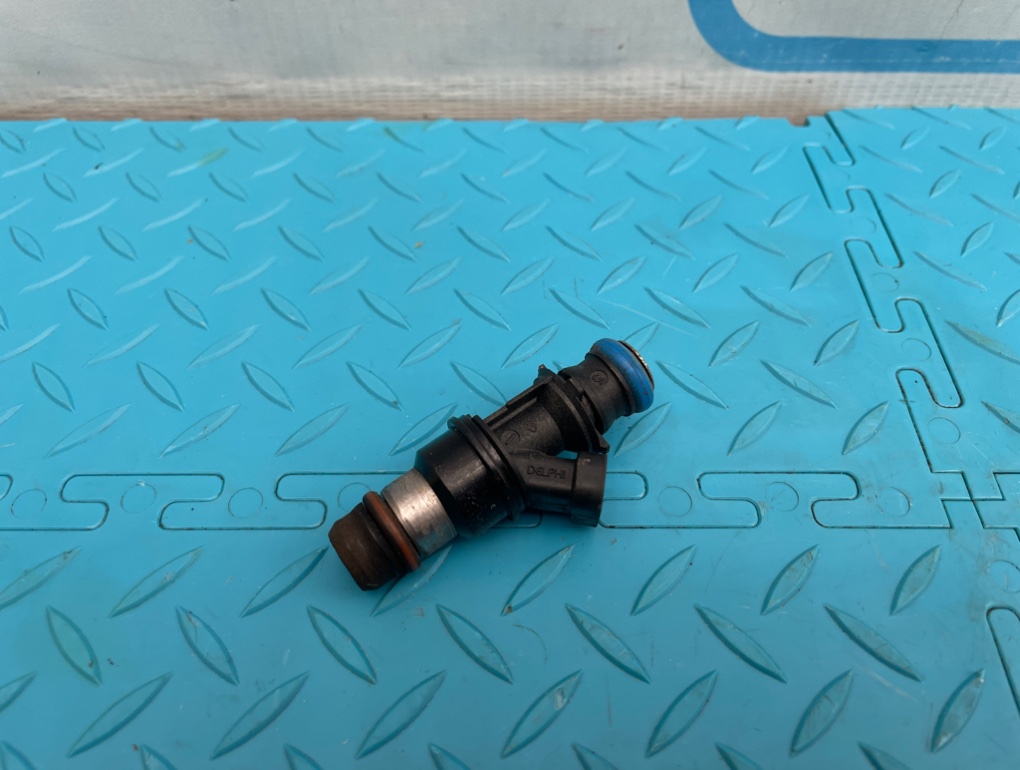 Форсунка топливная Hummer H2 2005 GMT820 LQ4 6.0 25317628 контрактная