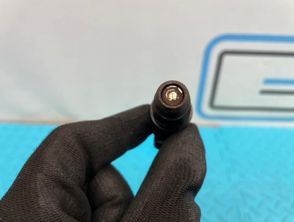 Форсунка топливная Hummer H2 GMT820 LQ4 6.0