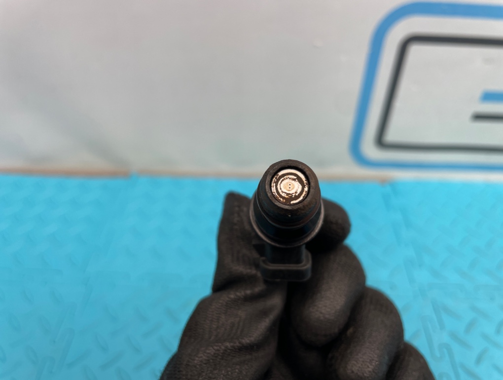 Форсунка топливная Hummer H2 GMT820 LQ4 6.0