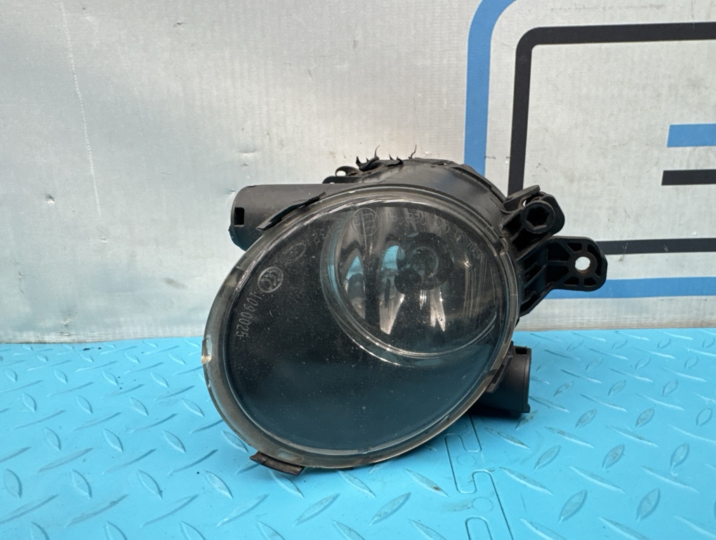 Запчасть фара противотуманная правая Volvo S80 2009 AS D5244T4 2.4 31213102 контрактная Фара противотуманная правая Volvo S80 2009 AS D5244T4 2.4 31213102 контрактная