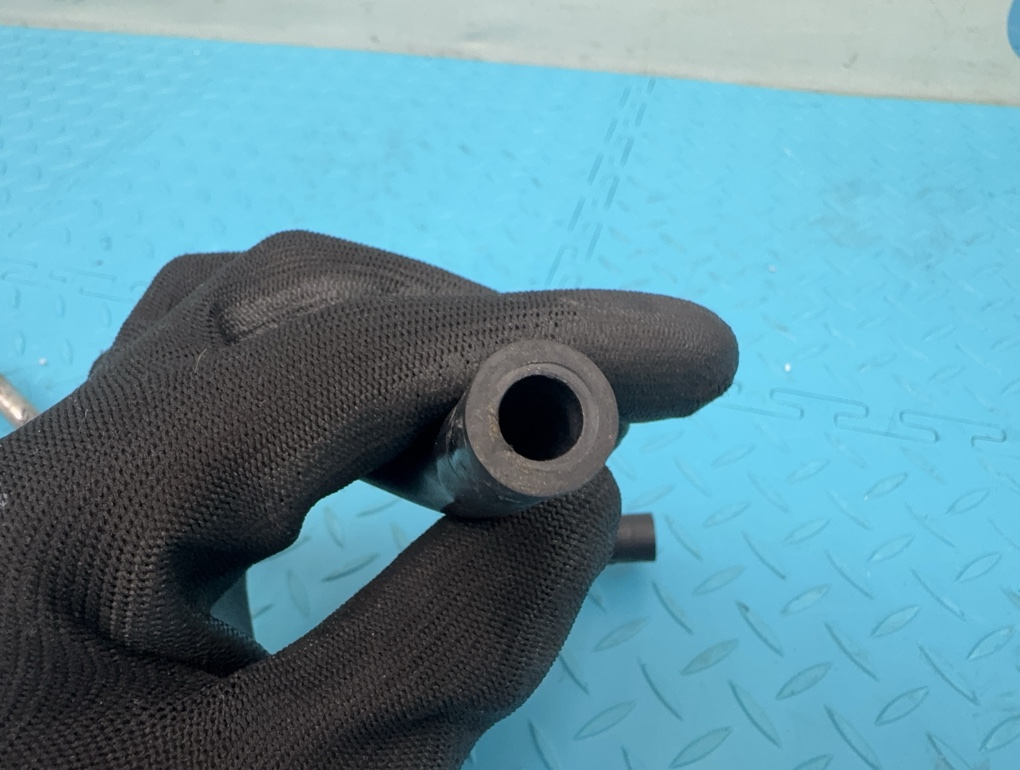 Клапан вентиляции картерных газов XC70 2009 BZ D5244T4 2.4