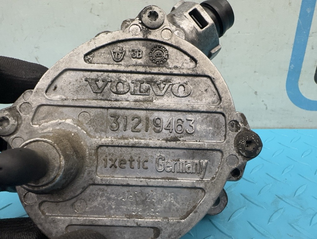Насос вакуумный Volvo XC70 BZ D5244T4 2.4