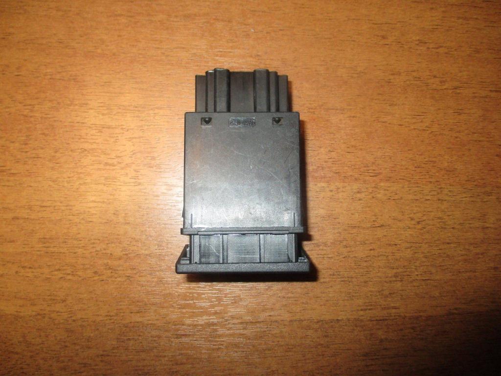 Кнопка открывания лючка бензобака Skoda Octavia 1 A4 Кнопка открывания лючка бензобака Skoda Octavia 1 A4