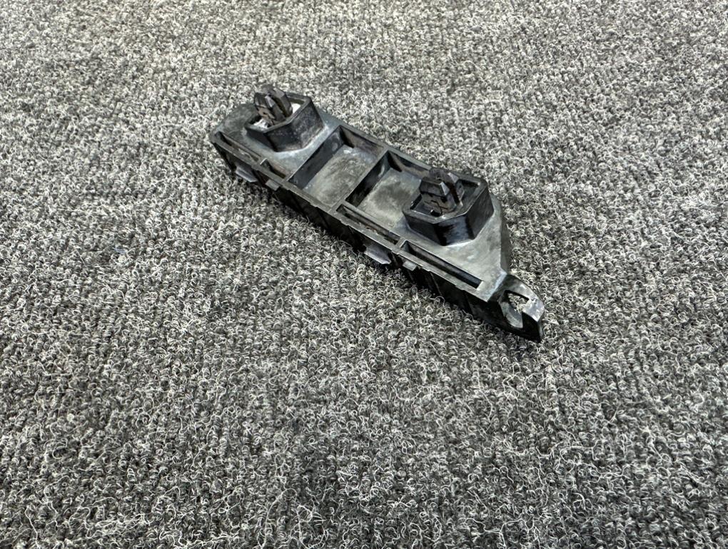 Крепление бампера переднее левое Fit GD1 LEB Крепление бампера переднее левое Fit GD1 LEB