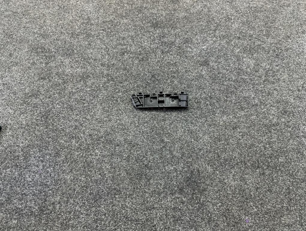 Крепление бампера переднее правое Honda Freed GB3 L15A 71193SYY003 Б/У