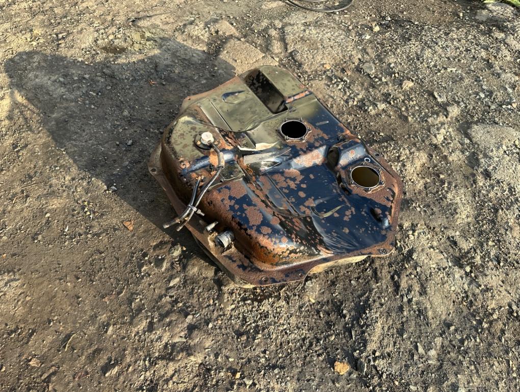 Бензобак Legnum 1999 EA1W 4G93