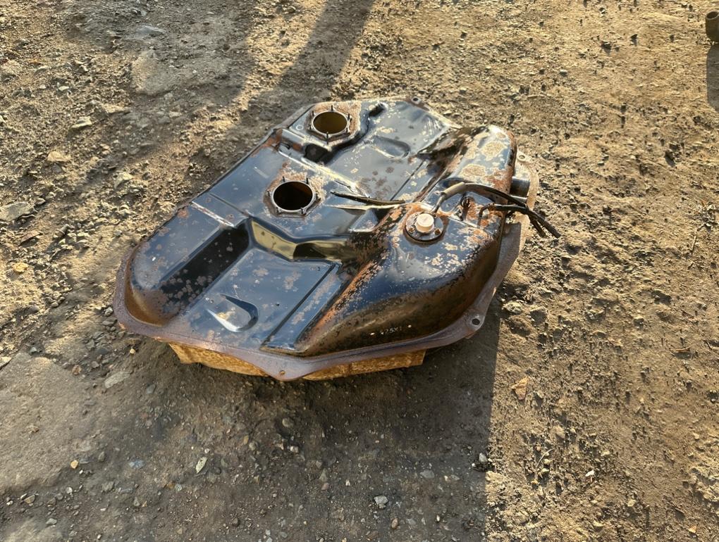 Бензобак Legnum 1999 EA1W 4G93