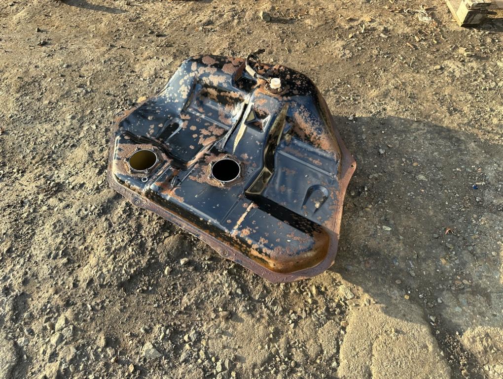 Бензобак Legnum 1999 EA1W 4G93