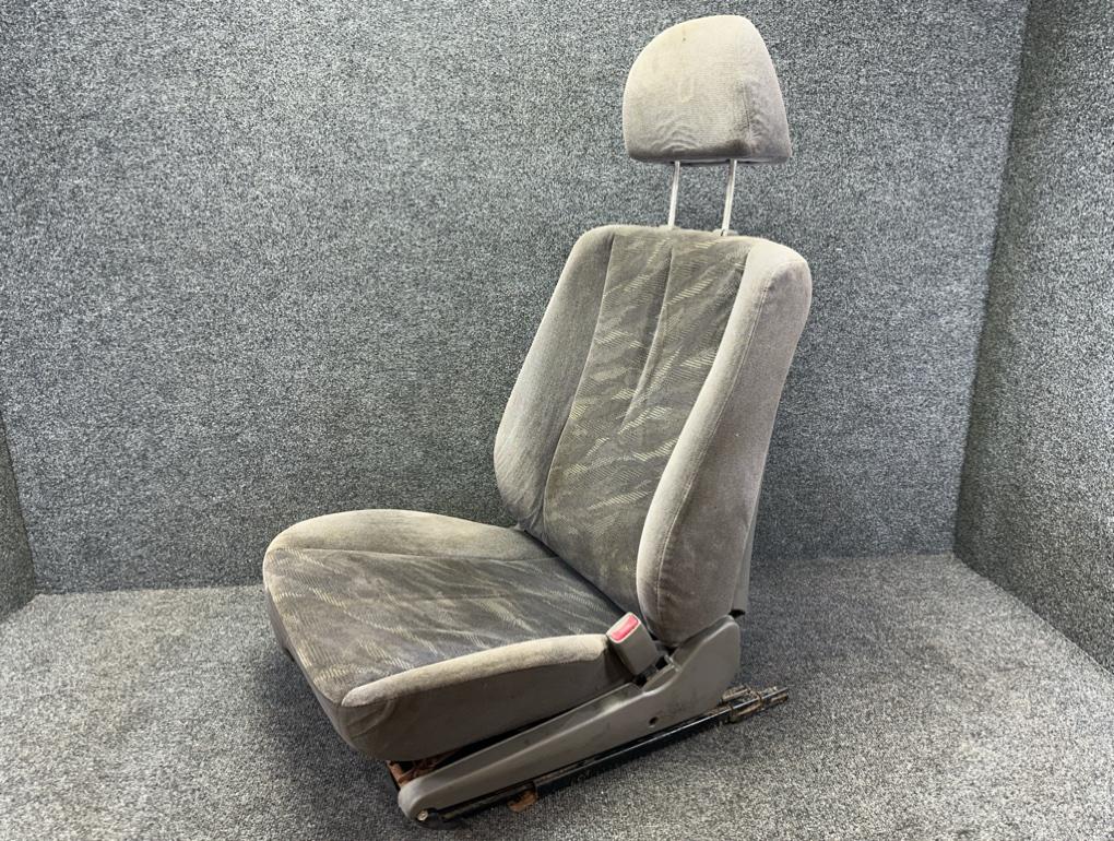Запчасть сидение переднее правое Mitsubishi Legnum 1999 EA1W 4G93 Б/У Сидение переднее правое Mitsubishi Legnum 1999 EA1W 4G93 Б/У