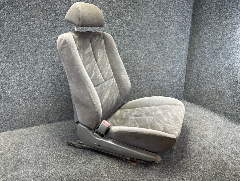 Сидение переднее левое Legnum 1999 EA1W 4G93