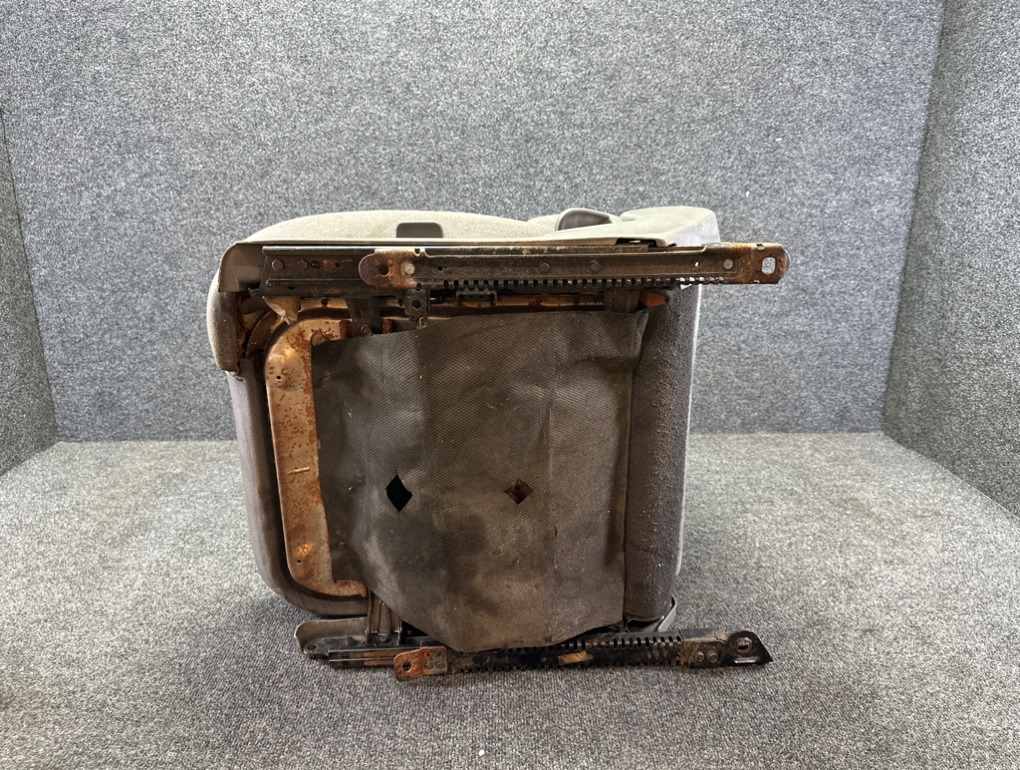 Сидение переднее левое Legnum 1999 EA1W 4G93