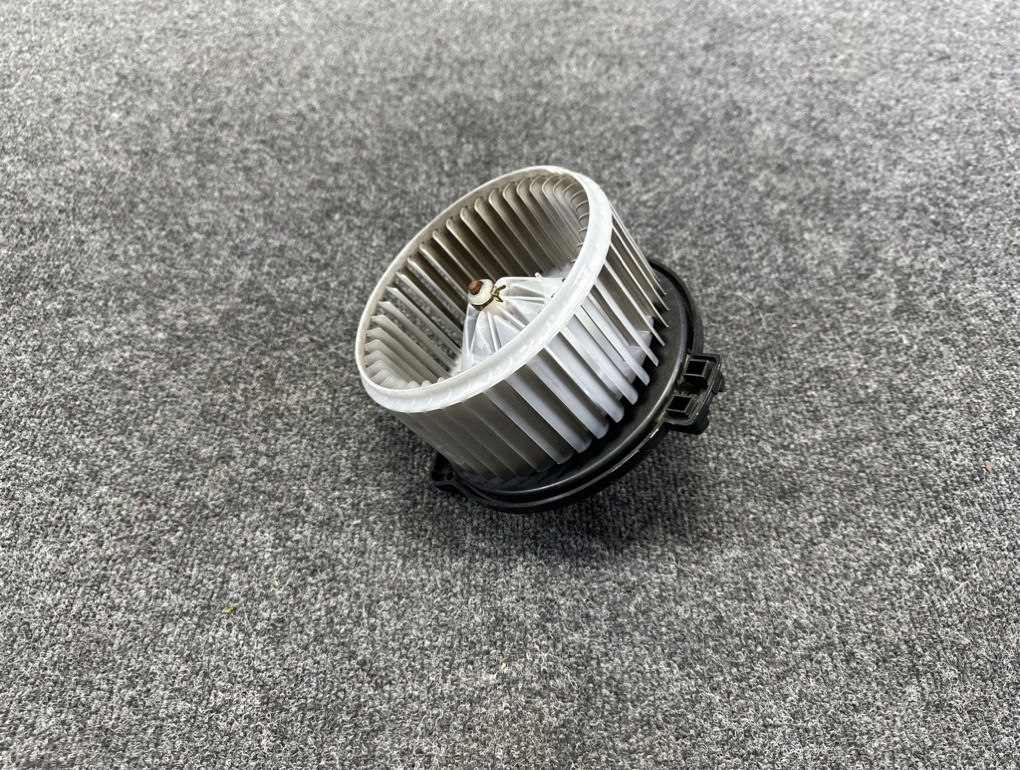 Мотор печки Toyota Corolla ZZE124 1NZ-FE 8710312050 контрактная