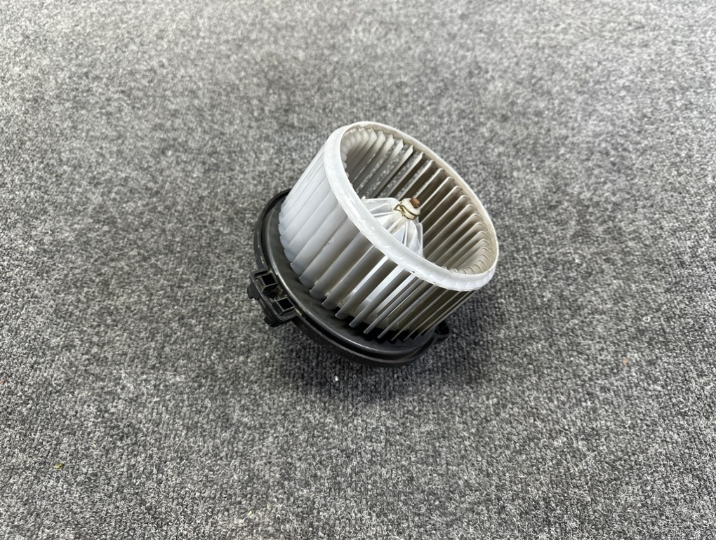 Мотор печки Corolla ZZE124 1NZ-FE