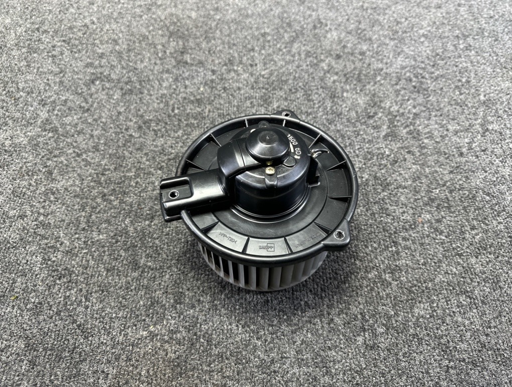 Мотор печки Corolla ZZE124 1NZ-FE