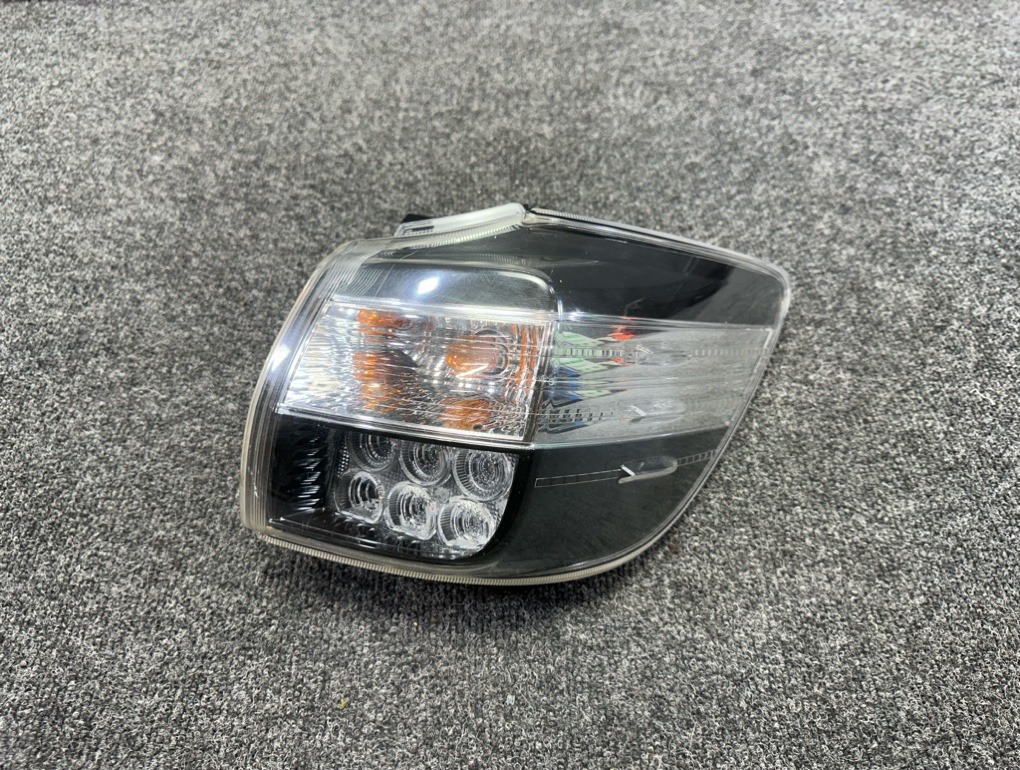 Стоп-сигнал правый Toyota Wish ZGE25G 2ZRFE 8155068060 контрактная