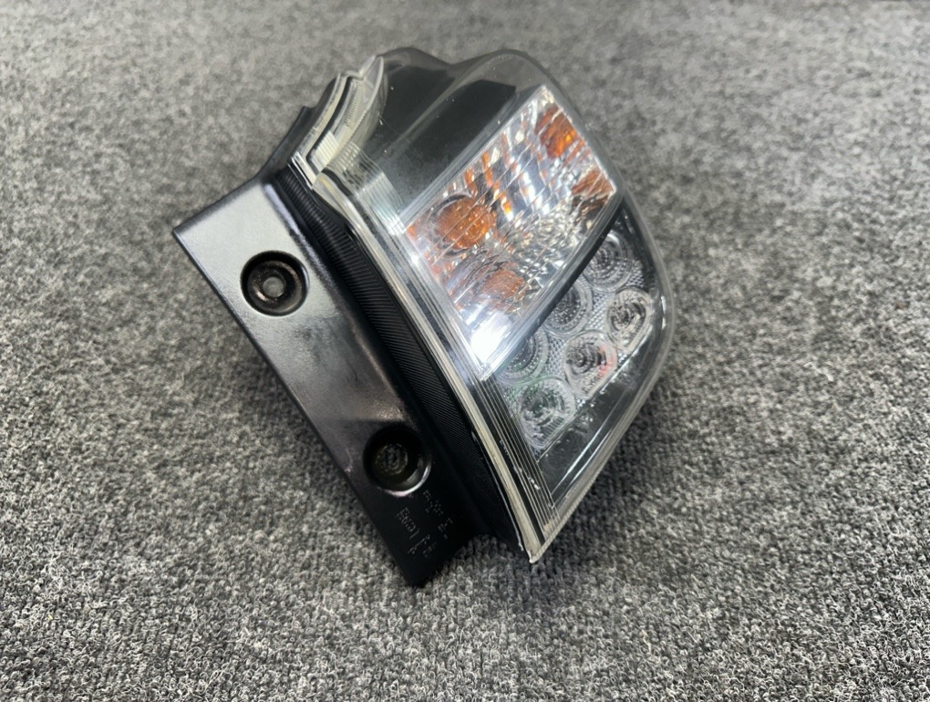 Стоп-сигнал правый Toyota Wish ZGE25G 2ZRFE