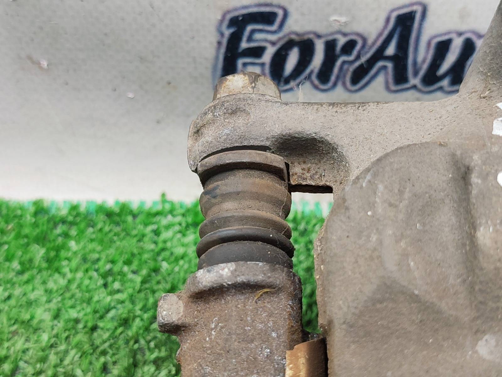 Суппорт передний левый NISSAN AD VY11 QG13-DE