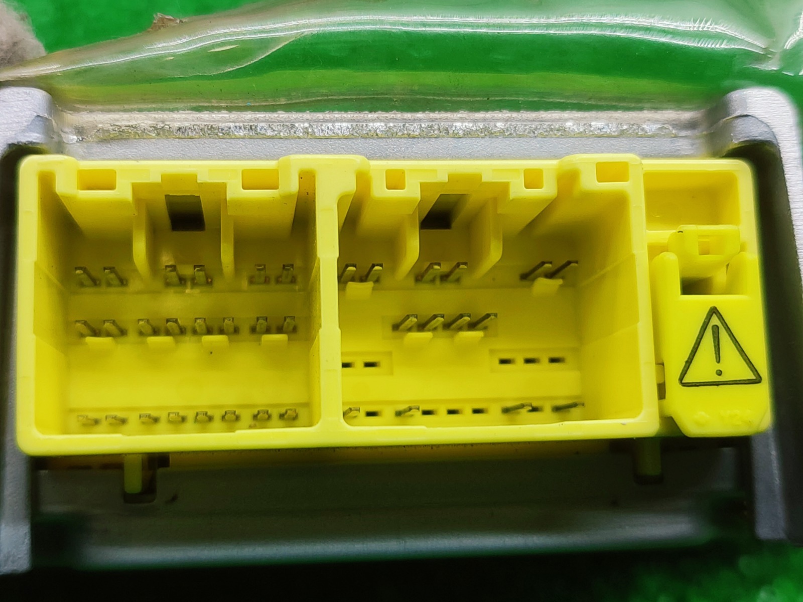 Блок управления airbag PAJERO 2003 V73W 6G72 Блок управления airbag PAJERO 2003 V73W 6G72