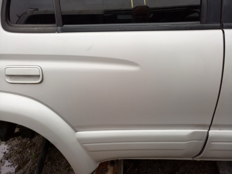Дверь Toyota Hilux Surf KZN185W 1KZ-TE 1997 задняя правая (б/у)