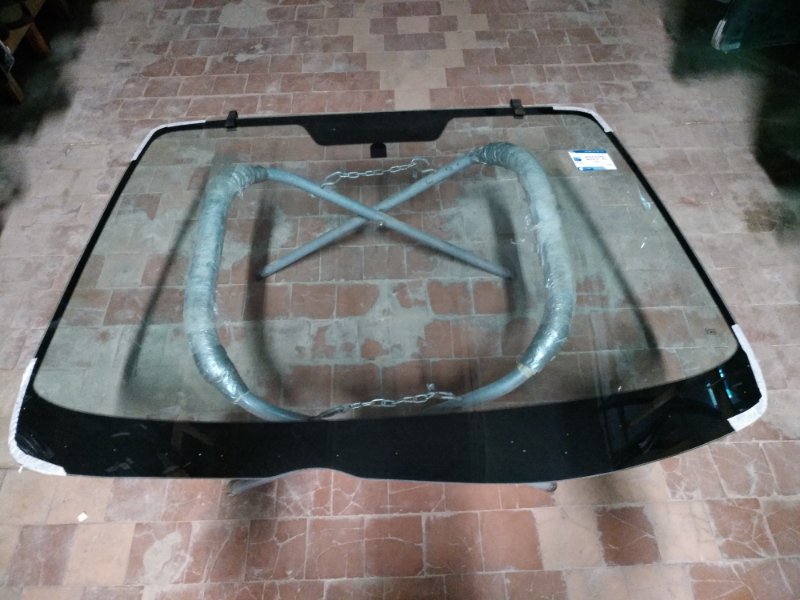 Стекло лобовое Mazda 6 2002 Стекло лобовое Mazda 6 2002