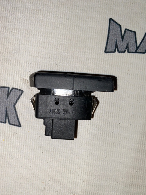 Кнопка запирания двери Audi A8 4E8 BFM 2002 (б/у)