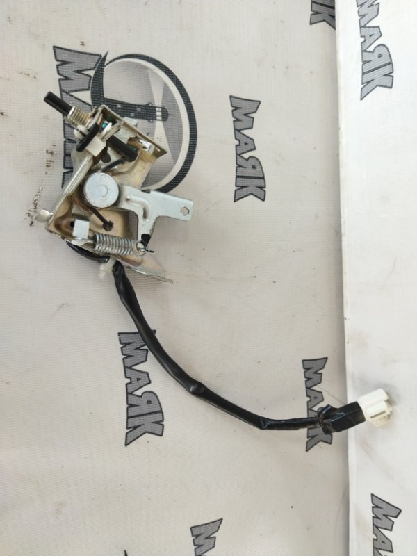 Ограничитель полуоткрытой сдвижной двери (в сборе) Toyota Noah ZRR70G 3ZR FE 2007 (б/у)