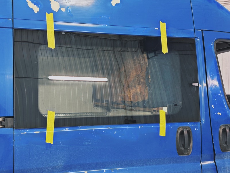 Стекло двери правое Boxer 2006-2024 L4H2