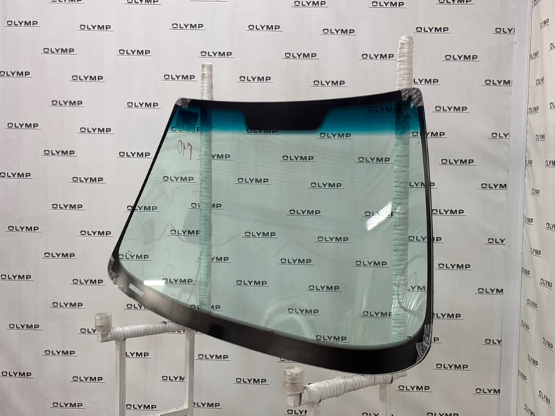 Стекло лобовое переднее 9000 1984-1998 YS3C B202L