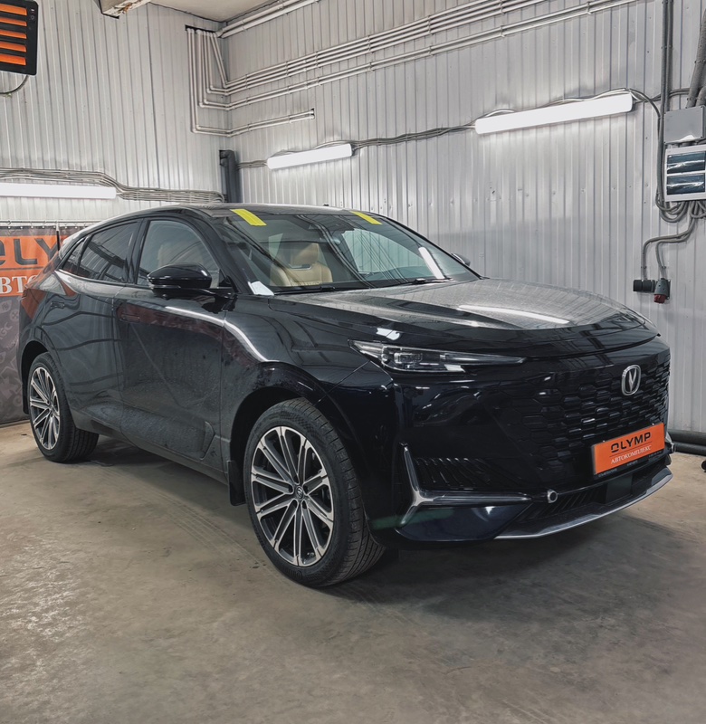 Стекло лобовое переднее Uni-K 2020-2025 CD569 D20TG-AA